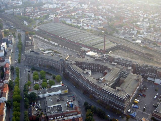 Aerial of Continental factory buildings in Hanover – Author: Ballooningz.de – CC-by-sa 2.0