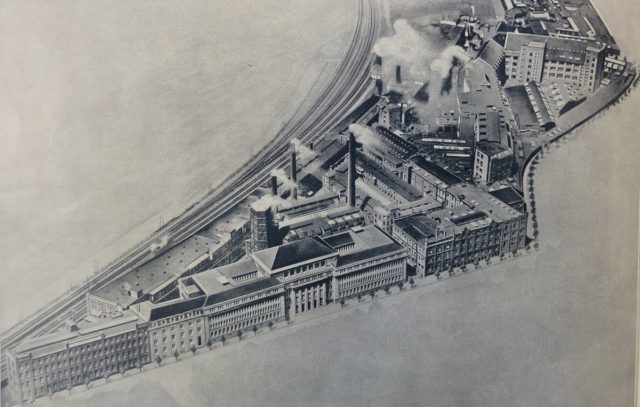 Aerial photo of the main plant at Vahrenwalder Straße in Hanover, Germany, early in the 1920s – Author: Werkzeitung Continental AG Hannover – PD-alt-1923