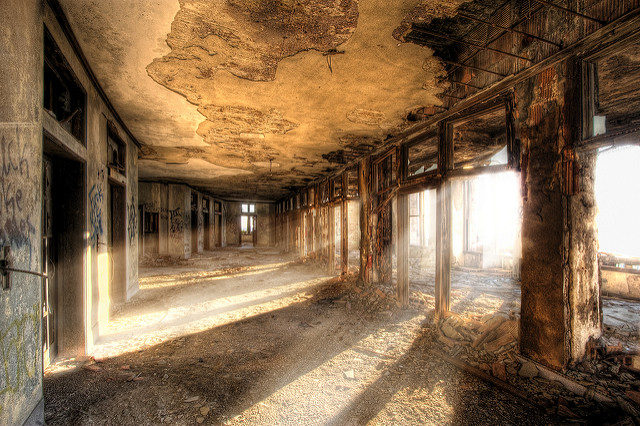 Michigan Central Station, new rising sun – Author: Shane Gorski – CC by 2.0
