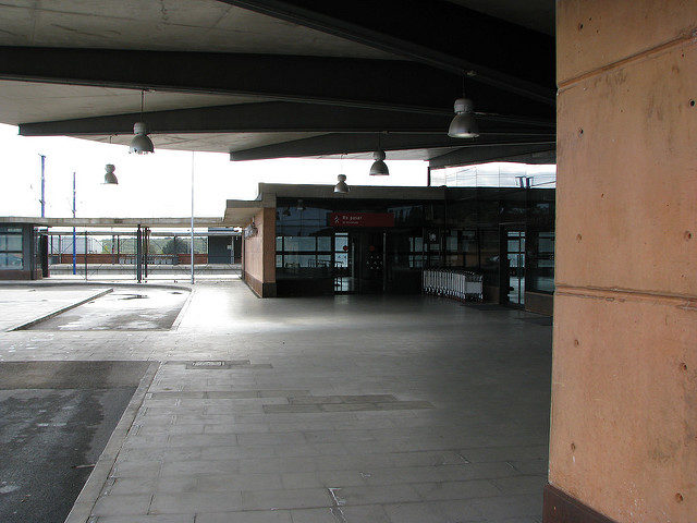 Entrance to the station – Author: José María Mateos – CC by 2.0