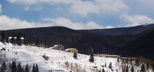 Eagle Mine buildings in Gilman – Author: John Holm – CC by 2.0