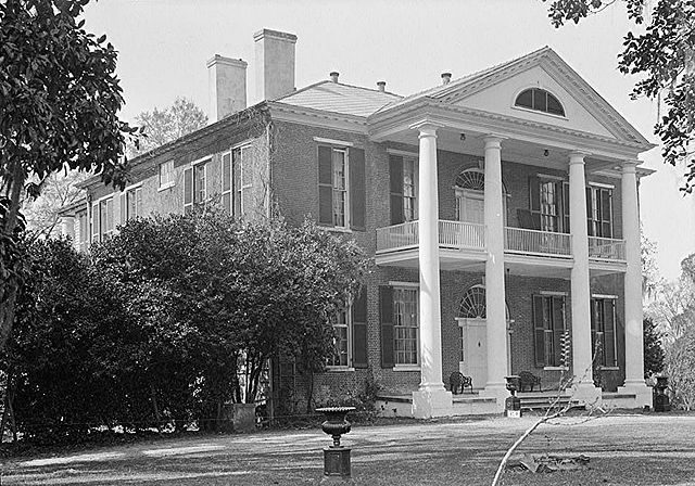 The front (north) and east elevations in 1934