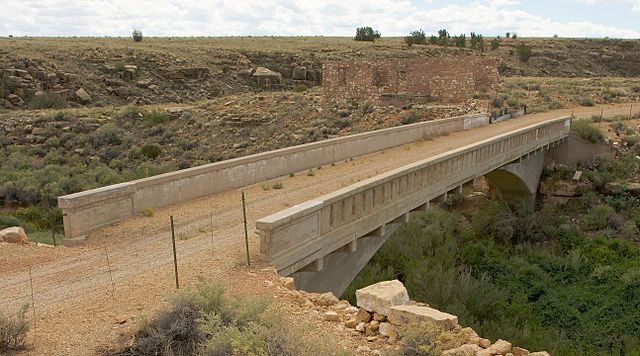 Canyon Diablo Bridge at Two Guns is listed on the National Register of Historic Places/ Author: Marcin Wichary – CC BY 2.0