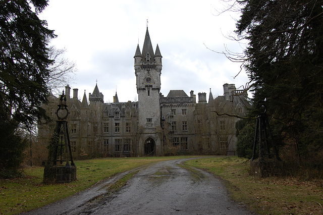 Gesamtansicht von Château Miranda vor dem Abriss im Oktober 2016/ Autor: Pel Laurens - CC BY 3.0