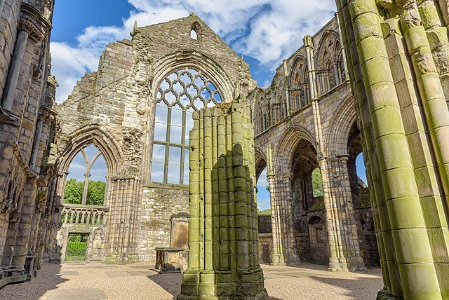 The ruins of Holyrood Abbey’s nave/ Author: XtoF – CC BY-SA 4.0