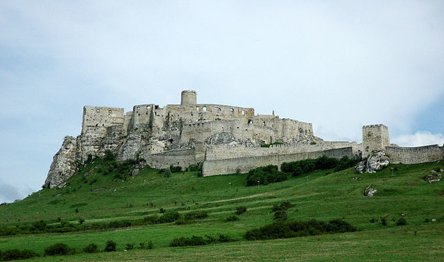 Spiš Castle is one of the largest castles in Europe/ Author: János Korom Dr – CC BY-SA 2.0