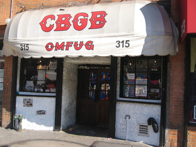 CBGB club facade, Bowery St, New York City. Photograph by Adam Di Carlo, taken 10/1/2005. Author: Adicarlo CC BY-SA 3.0
