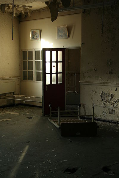 A bedroom within a ward. Author: Tuna-baron CC BY-SA 3.0
