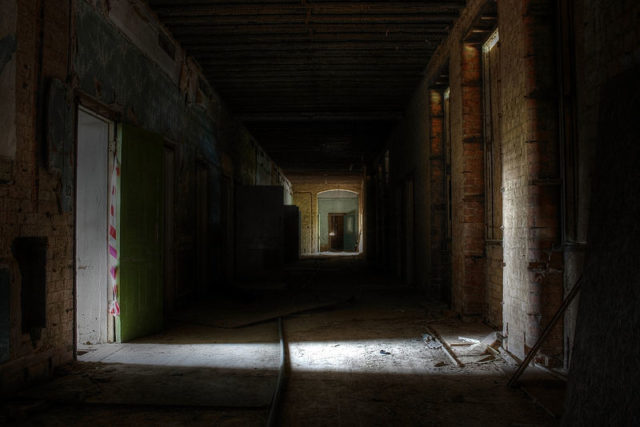 A dark ward block. Author: Sandyjune96 CC BY-SA 3.0