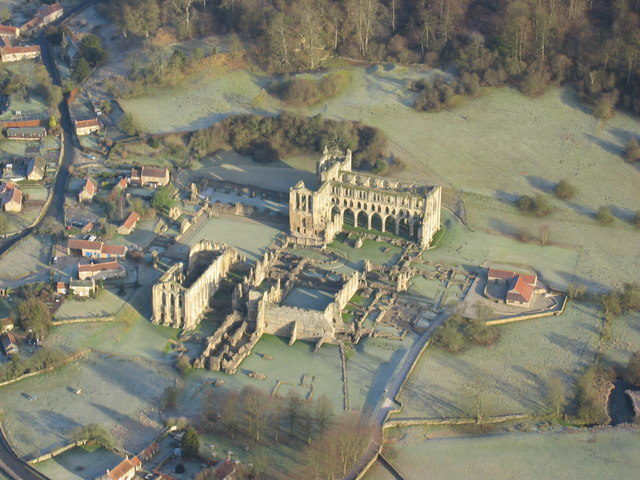 Rievaulx Abbey viewed from above. Author: Neil Reed – CC BY-SA 2.0