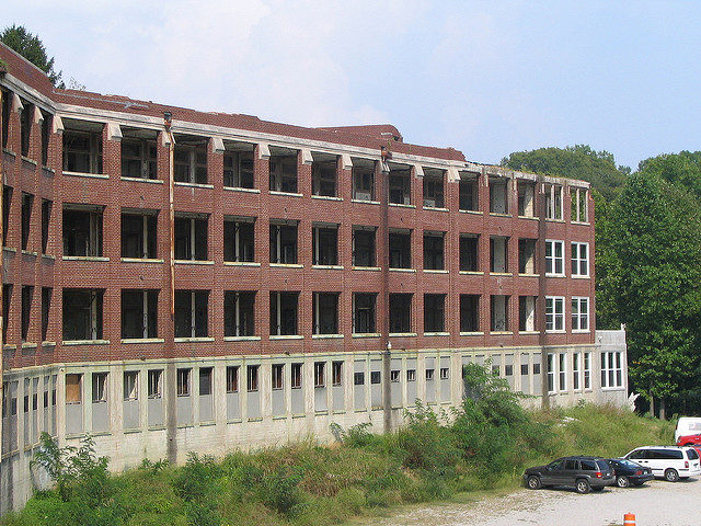 Behind the hospital. Author: Aaron Vowels CC BY 2.0