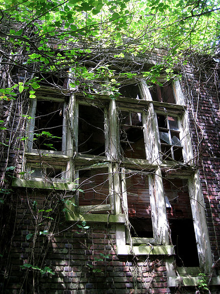 Completely ruined. Author: H.L.I.T CC BY 2.0