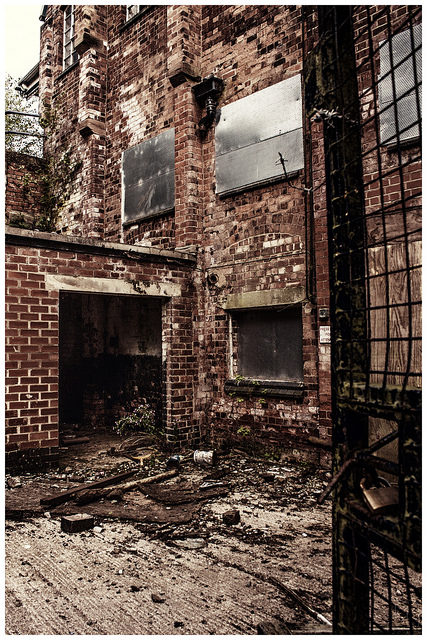Decaying brewery. Author: MrkJohn. CC BY 2.0