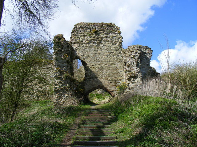 Entrance to Wigmore Castle/ Author: PAUL FARMER – CC BY-SA 2.0