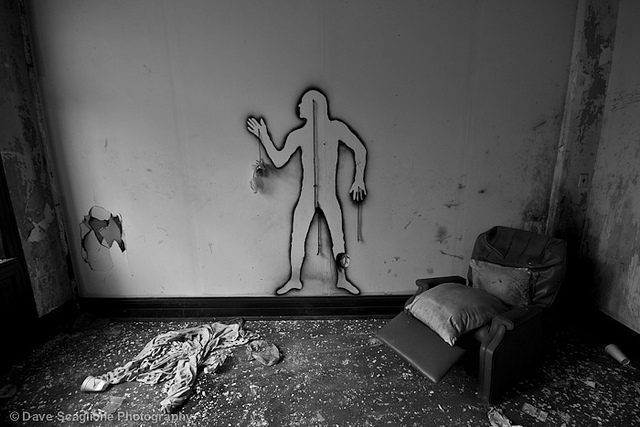 Graffiti human figure on the wall. Author: David Scaglione CC BY 2.0