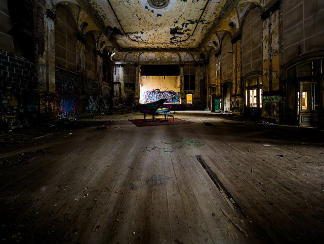 Inside the Ballhaus. Author: Coral Beetle CC BY-SA 2.0