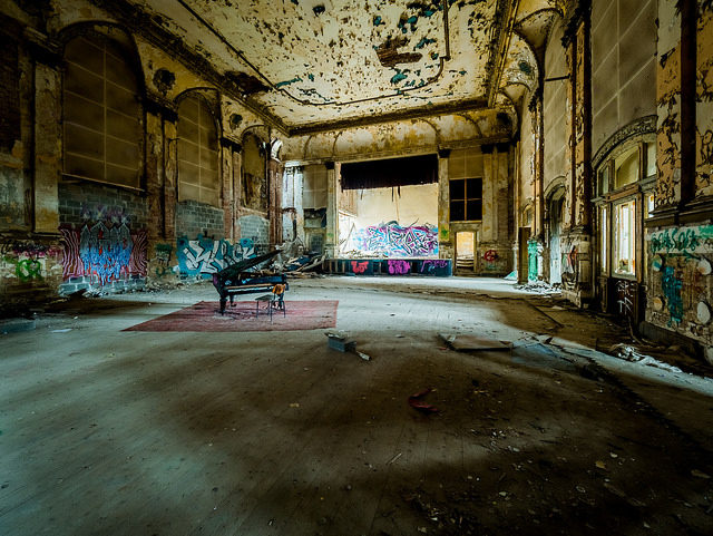 Inside the Ballhaus different angle. Author: Coral Beetle CC BY-SA 2.0
