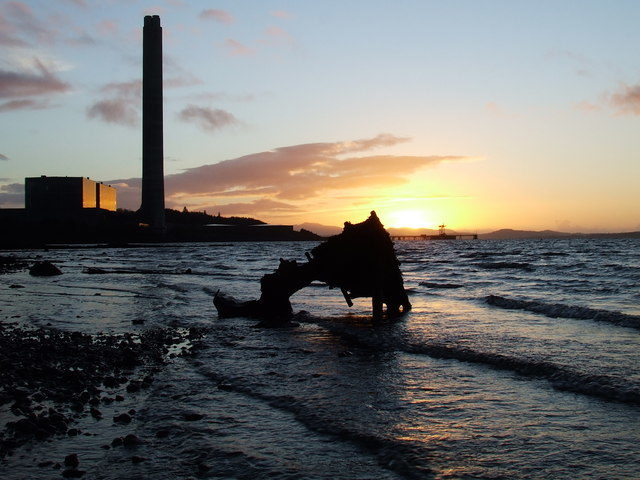 Inverkip Power Station sunset. Author: Thomas Nugent. CC BY-SA 2.0