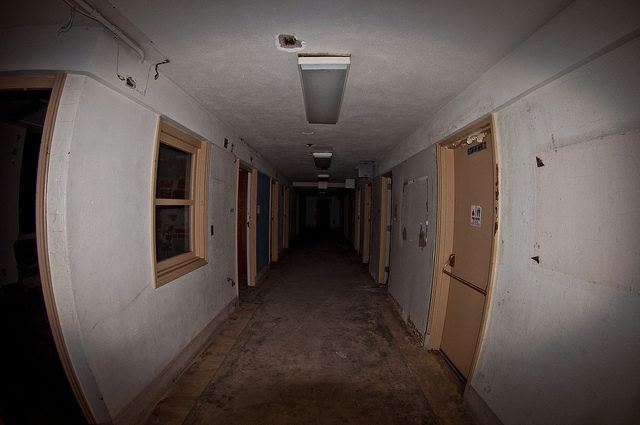 Long dark corridor. Author: Stuart McAlpine CC BY 2.0