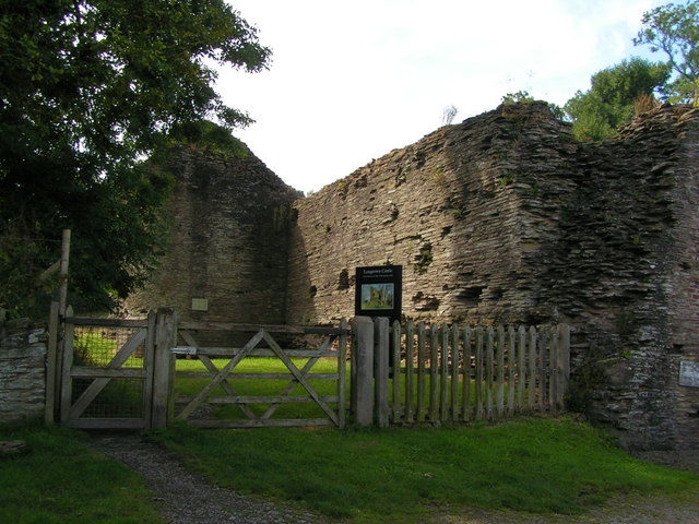 The wall that encircled the Longtown Castle/ Author: andy dolman – CC BY-SA 2.0