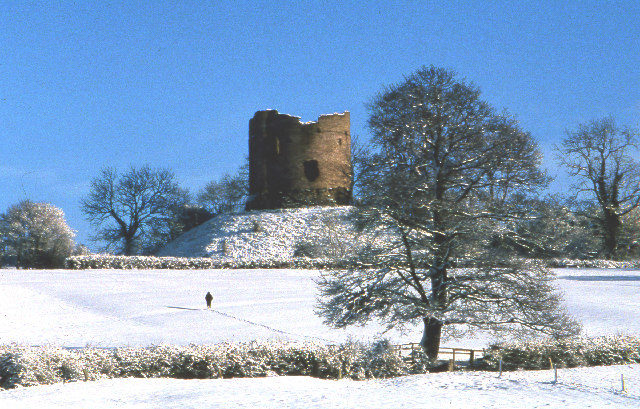Motte and keep in the snow, 1978/ Author: Crispin Purdye – CC BY-SA 2.0