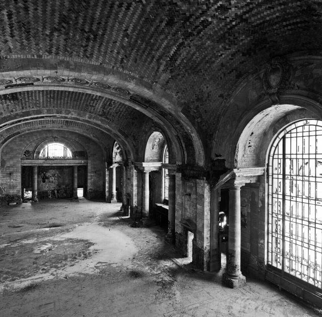 Interior Mezzanine of Michigan Central Station – Author: Winter4368 – CC BY 3.0