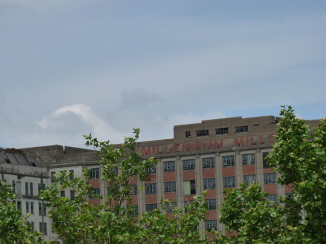 Millennium Mills frontage in 2009. Author: Gordon Joly. CC BY-SA 3.0