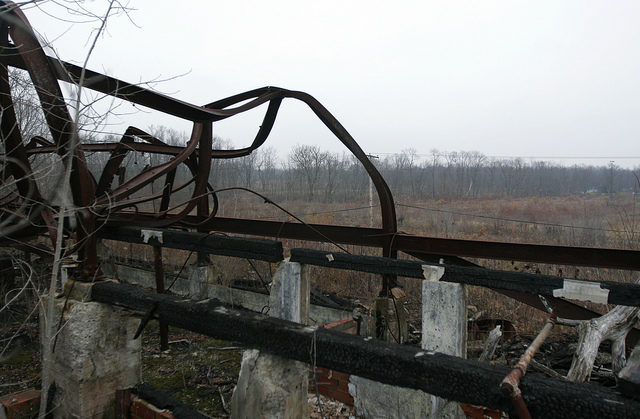 One of the decaying rides. Author: Dana Beveridge CC BY 2.0
