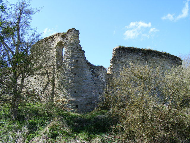 The surviving ruins date from the 13th and 14th centuries/ Author: PAUL FARMER – CC BY-SA 2.0