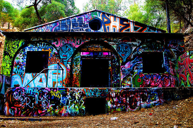 The abandoned power station covered with graffiti. Author: mcflygoes88mph. CC BY-ND 2.0