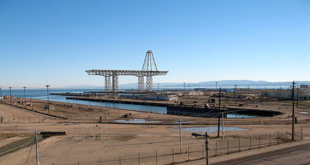 The battleship crane. Author: Sanfranman59 CC BY-SA 3.0