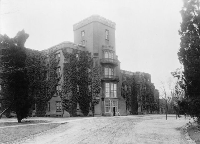 The Center Building at St. Elizabeths as it appeared in the early 20th Century. Author: National Photo Company 