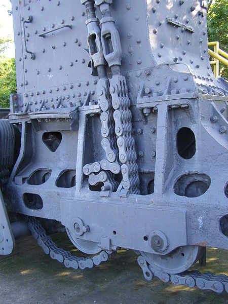 The colossal drive chain. Author: Chris Light CC BY-SA 4.0