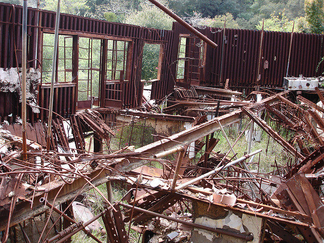 The compound was abandoned in the 1990s. Author: Matthew Robinson. CC BY 2.0