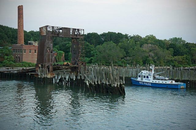 The Ferry dock on the island. Author: H.L.I.T. CC BY 2.0
