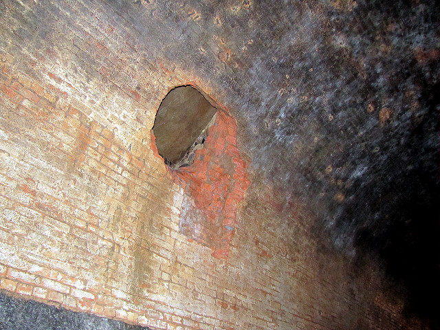The hole in the wall of the tunnel made by the FBI in search for German terrorists. Author: David Berkowitz CC BY 2.0