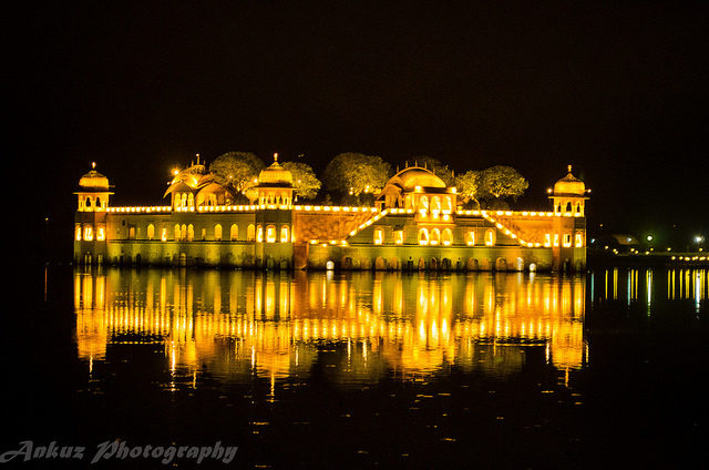 The palace at night. Author: Ankit Agarwal. CC BY 2.0