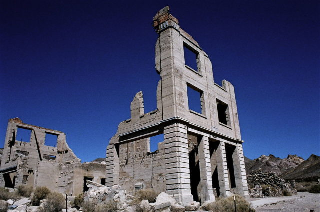 The ruins of the Cook Bank Building. Author: Tahoenathan. CC BY-SA 3.0