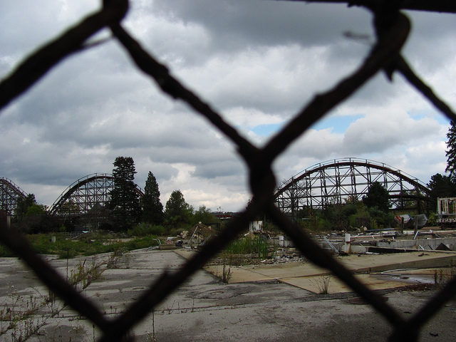 Through the fence – The state of the park in 2011. Author: Jeremy Thompson CC BY 2.0