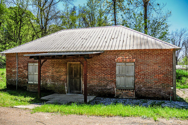 The Red Brick Schoolhouse/ Author: Michael McCarthy – CC BY-ND 2.0