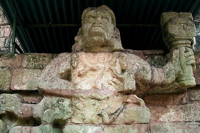 Sculpture that represents howler monkey god, patron of the artisans. Author: Adalberto Hernandez Vega – CC BY 2.0