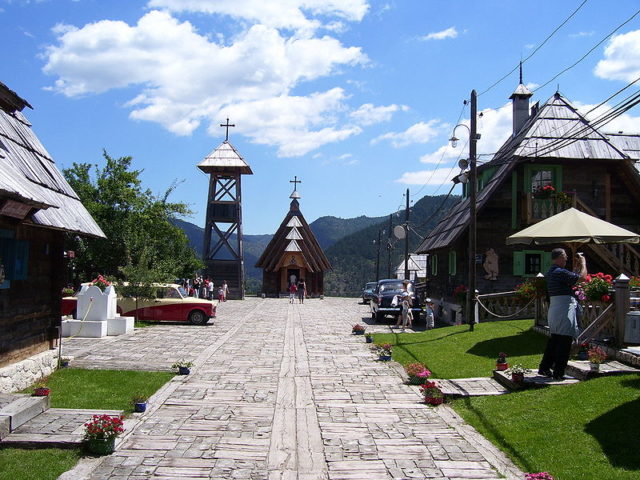 Ethno village – Drvengrad. Author: White Writer. CC BY-SA 3.0