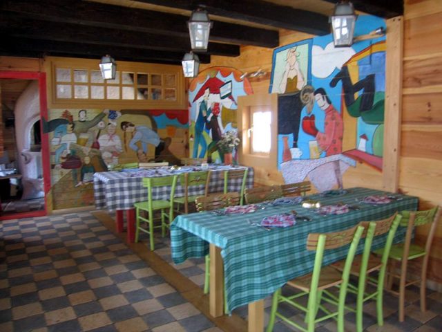 One of the restaurants in Drvengrad. Author: Тснена. Public Domain