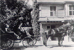 A horse chariot. Author: Starscream Public Domain