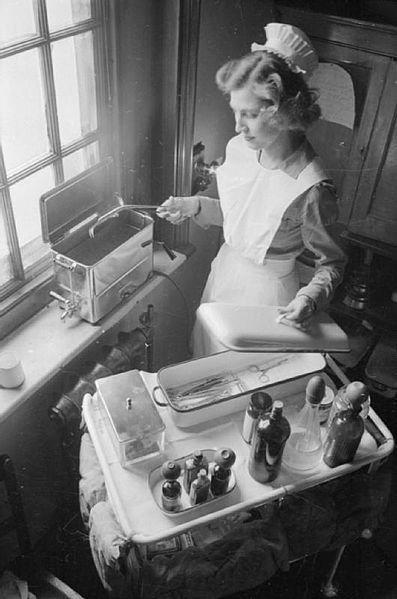 A nurse at Park Prewett Hospital in 1941. Author: Ministry of Information Photo Division Photographer