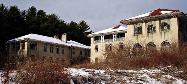 A photo of the original wards. Author: Kurttarvis CC BY-SA 4.0