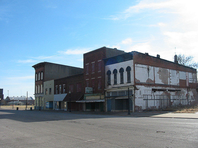 Board up buildings. Author: hickory hardscrabble CC BY 2.0