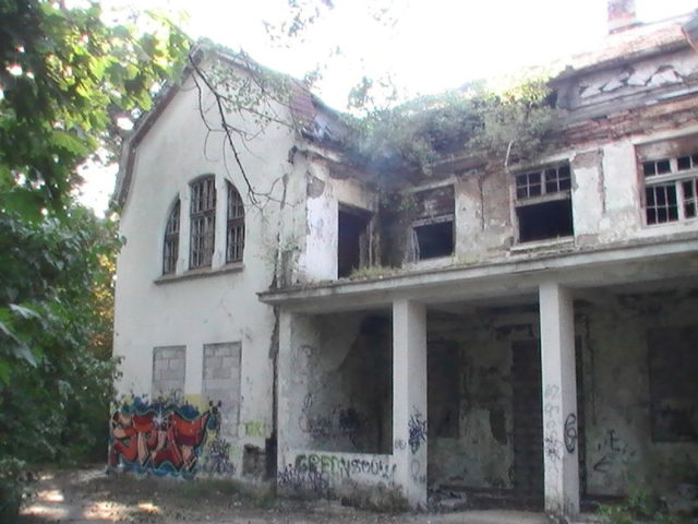 Completely vacant. Author: Higroskopijny Public Domain