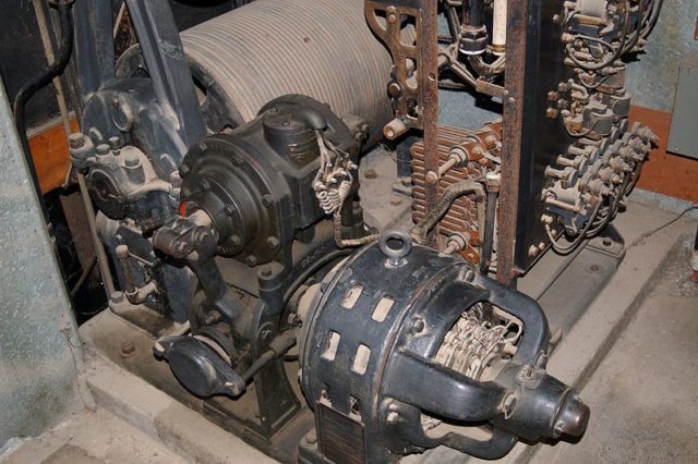 Electrical motor, brake and controller of Otis elevator. Author: Larry McElhiney CC BY-SA 4.0