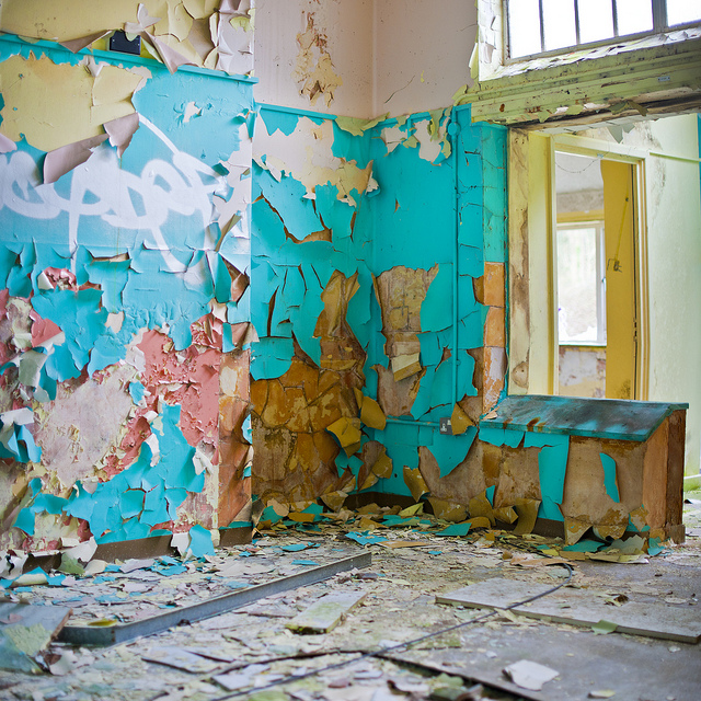 Even the paint decided it was time to go. Author: Jordan Woods CC BY 2.0